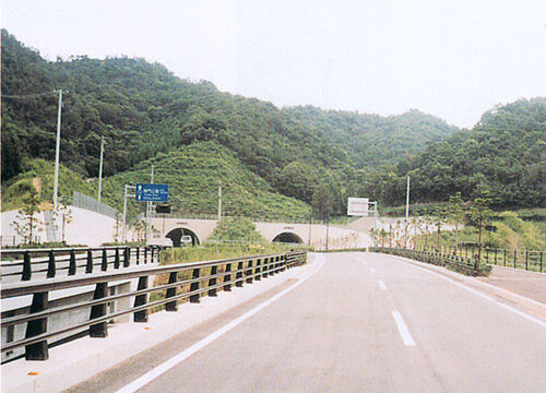 道路局部改良合併工事(本四公団)（平成8-9年）