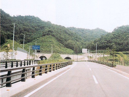 道路局部改良合併工事(本四公団)
（平成8-9年）