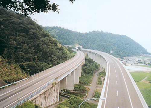 土佐泊浦高架橋工事（本四公団）（平成7-9年）
