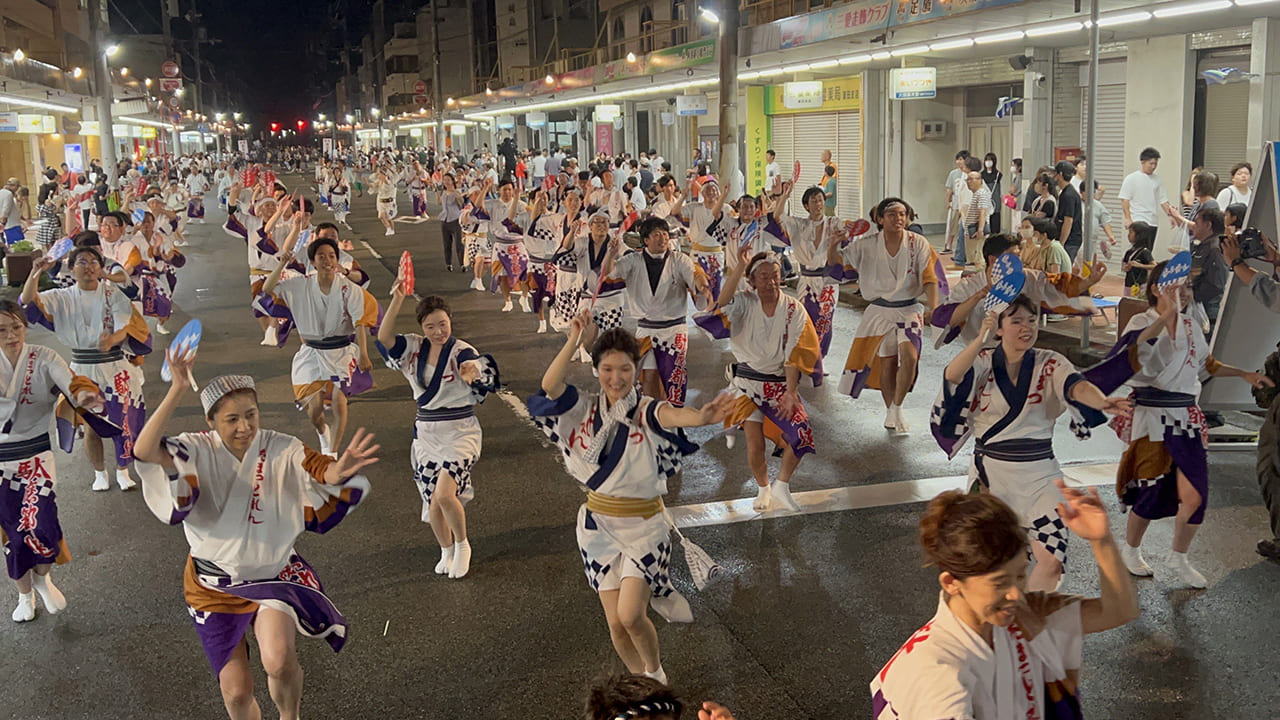 阿波おどり
仕事仲間で大乱舞！